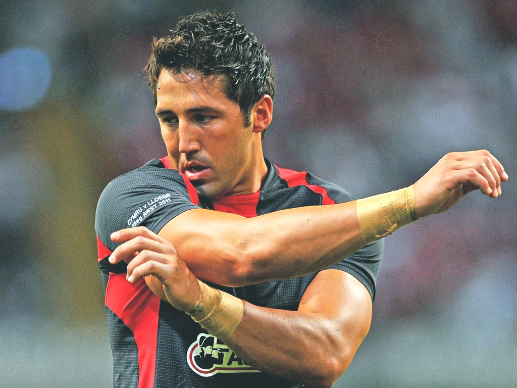 Gavin Henson will play at full-back on his debut for the Cardiff Blues against Newport-Gwent Dragons tomorrow
