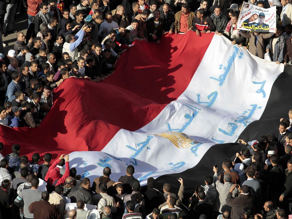 Egyptian protesters gather in Tahrir Square