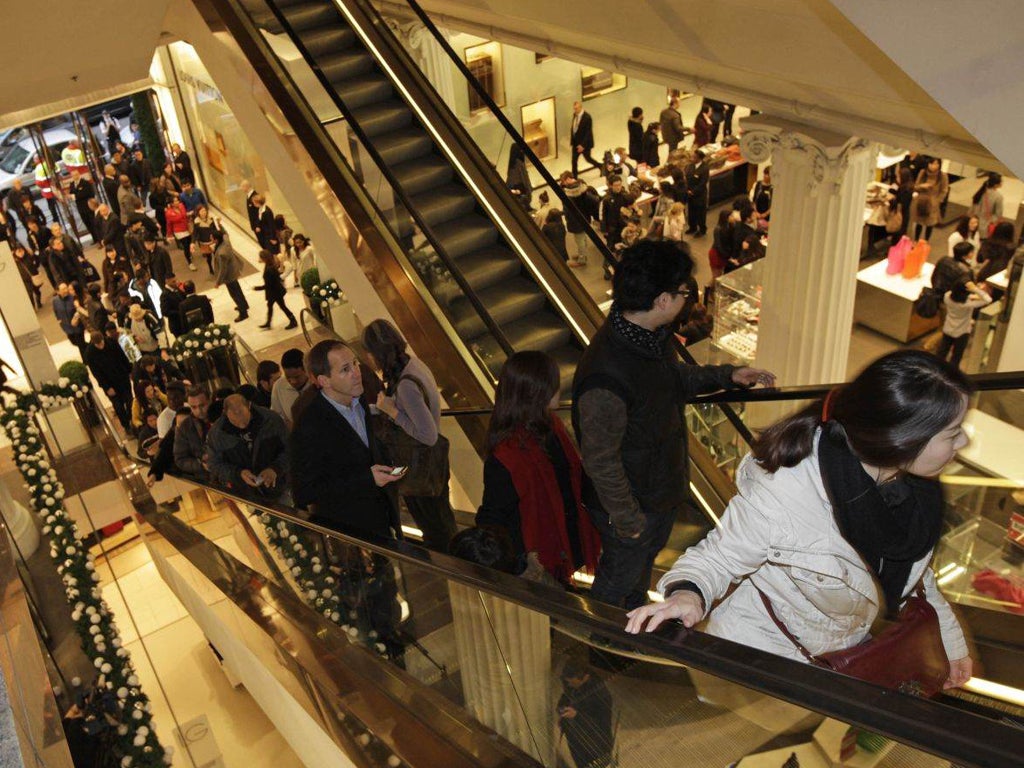 Despite disruptions caused by Tube drivers striking over a pay dispute, large crowds of shoppers started flooding department stores in London