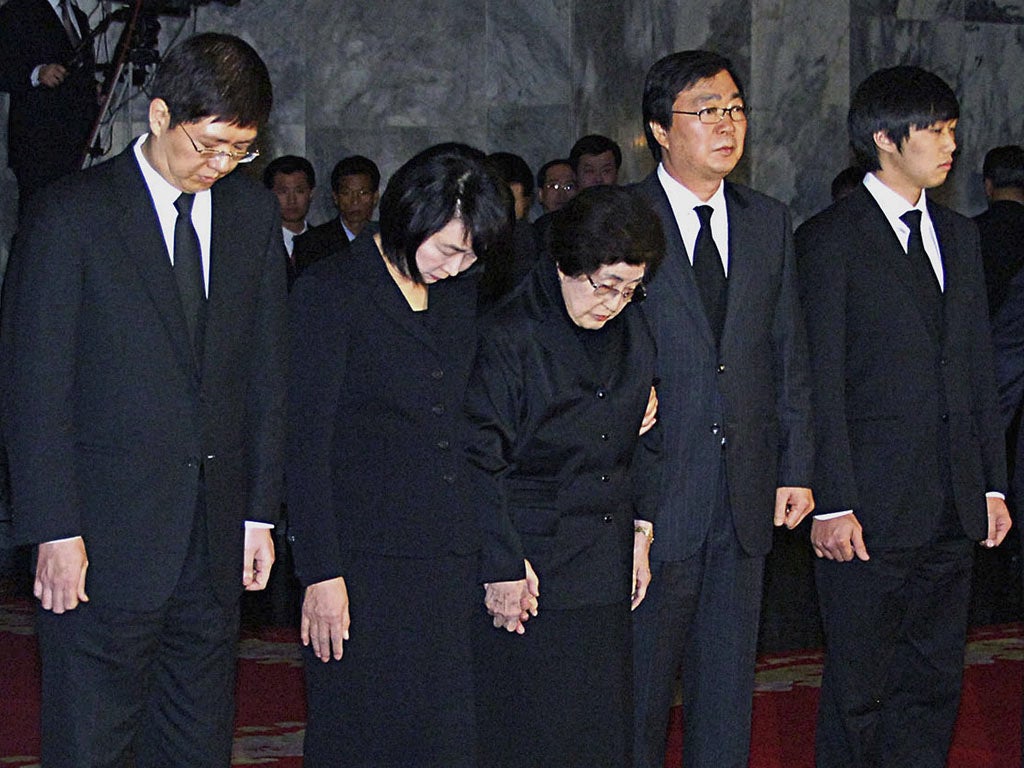 Lee Hee-ho, centre, the wife of the former South Korean President Kim Dae-jung, was part of a group that paid respects in Pyongyang
