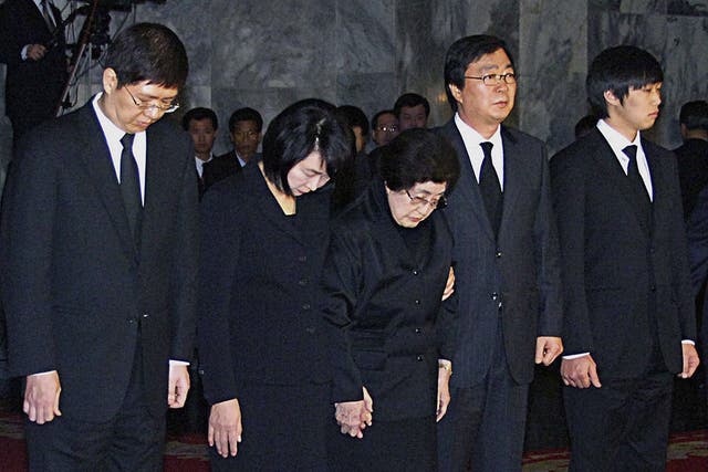 Lee Hee-ho, centre, the wife of the former South Korean President Kim Dae-jung, was part of a group that paid respects in Pyongyang