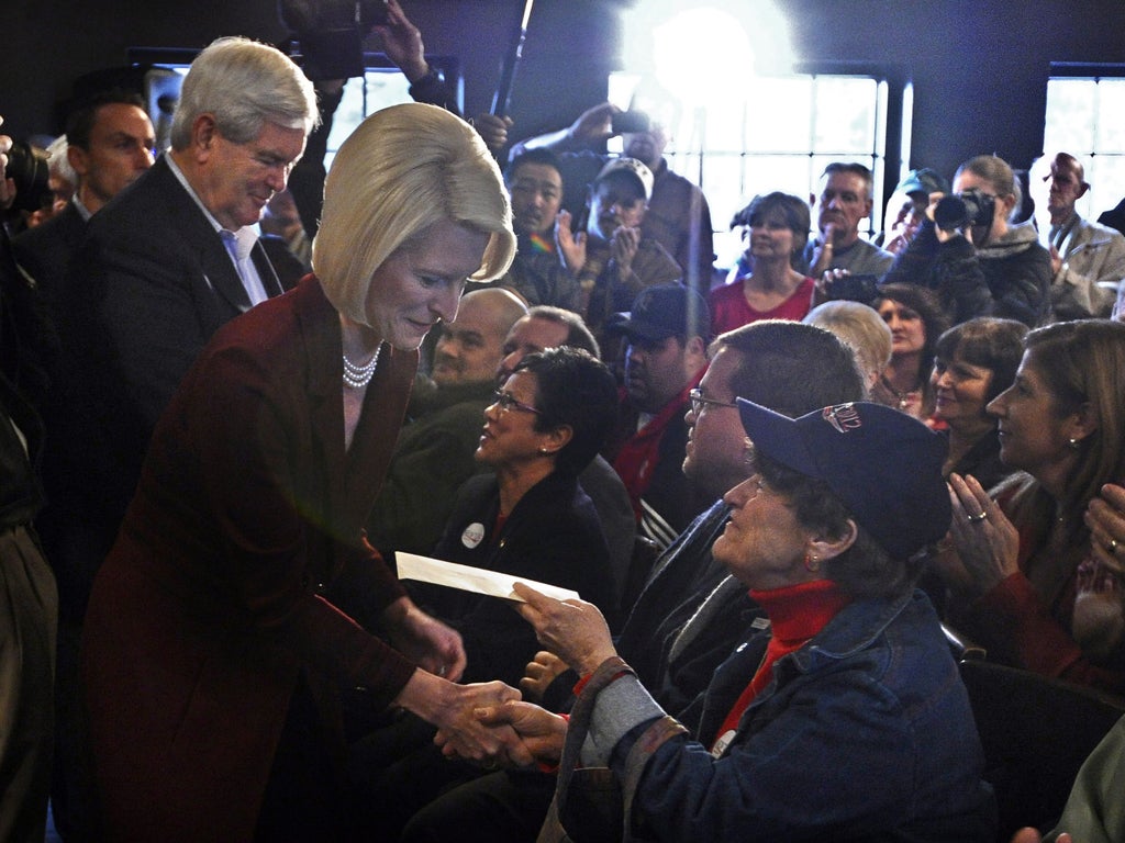 Republican hopeful Newt Gingrich and his wife Callista met voters yesterday in a restaurant in Council Bluffs, Iowa, to prepare the ground for Tuesday's caucus
