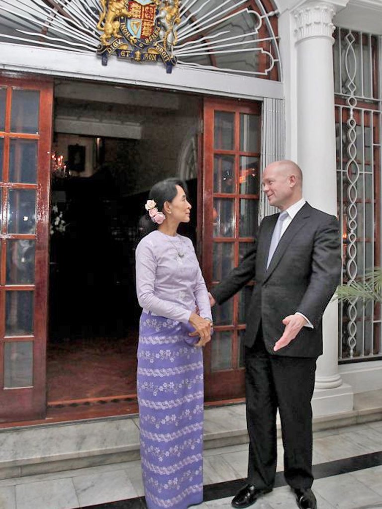 Aung San Suu Kyi with William Hague