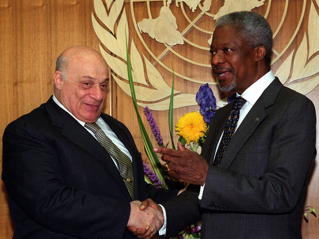 Denktash, left, meets the then UN Secretary-General Kofi Annan at the United Nations in 2000