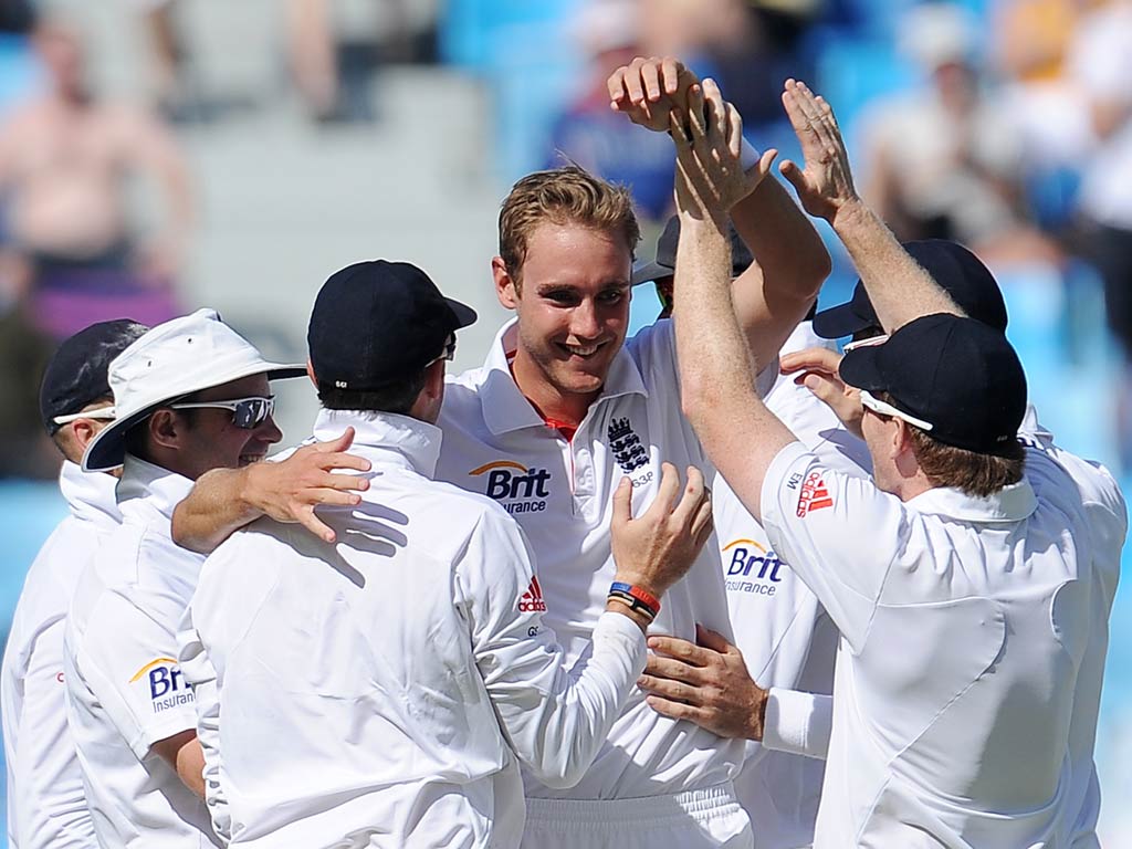 Stuart Broad took two quick wickets before lunch