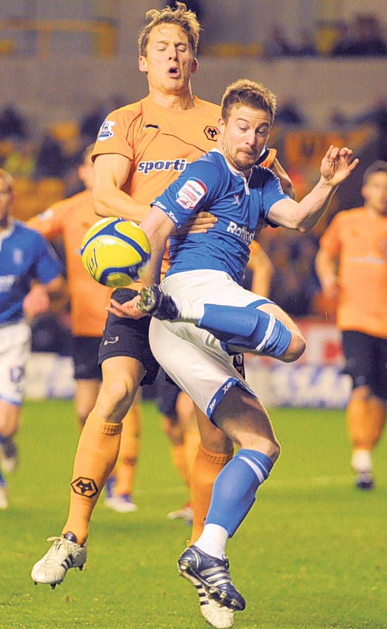 Wade Elliot scored the winner for Birmingham to progress to the
fourth round