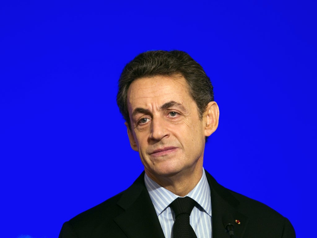 President Nicolas Sarkozy ordered the suspension of all training activities by French forces in Afghanistan after the second attack of its kind in a month