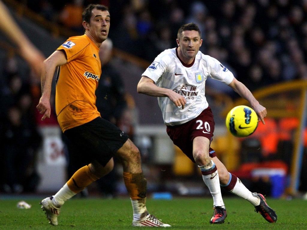Aston Villa’s Robbie Keane (right) takes on Wolves
midfielder Nenad Milijas at Molineux