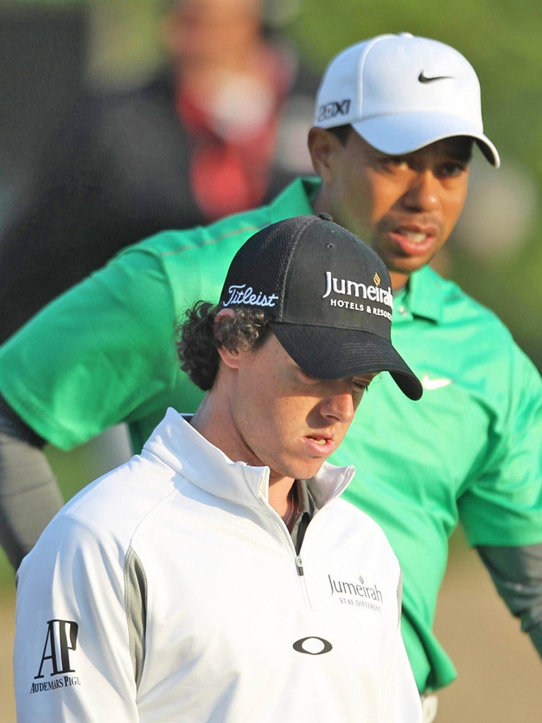 Tiger Woods keeps an eye on Rory McIlroy