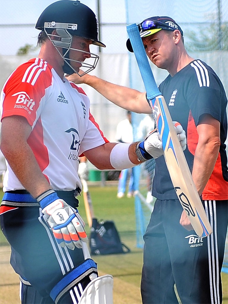 Ian Bell and Andy Flower have a chat at England's nets session