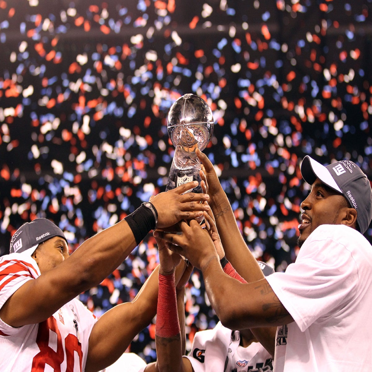 Giants beat Patriots 21-17 to win the Super Bowl