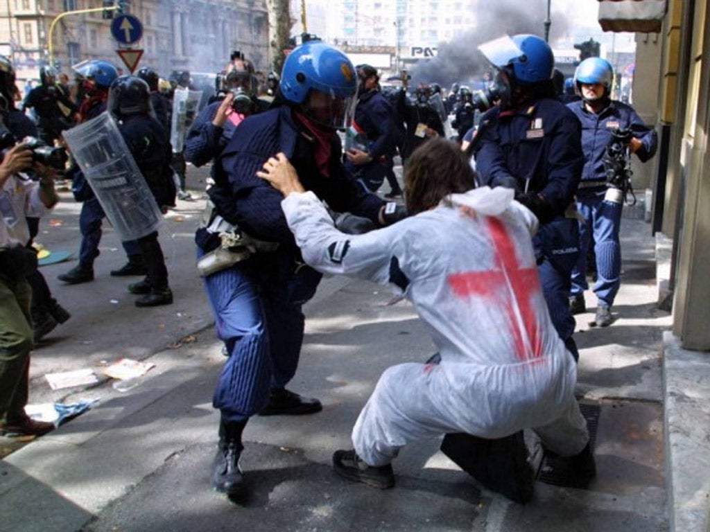 Police breaking up riots in Genoa in 2001