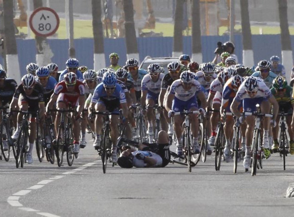 Cycling Cavendish Crashes In Final Sprint The Independent The Independent