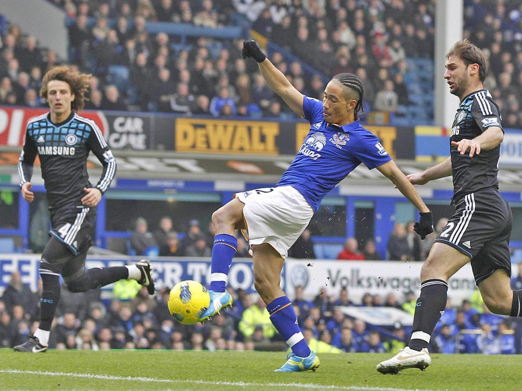 Sweet for Toffees: Steven Pienaar scores Everton’s first goal during their stunning win over Chelsea