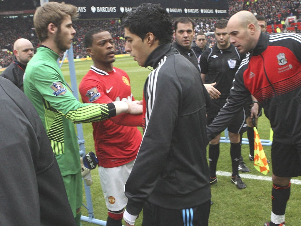 Suarez refuses to shake Evra’s hand before Old Trafford clash