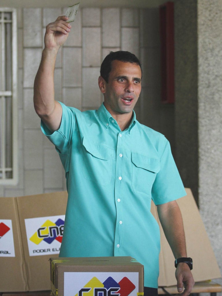 Henrique Capriles casts his vote