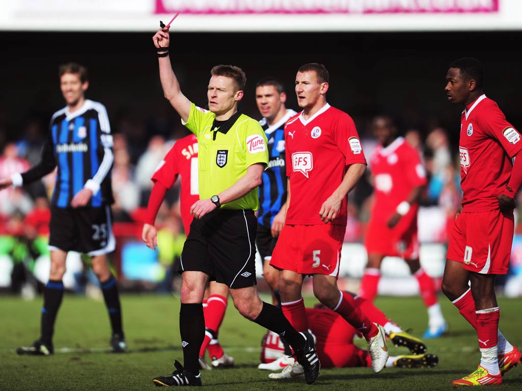 The referee flashes the red card at Rory Delap
