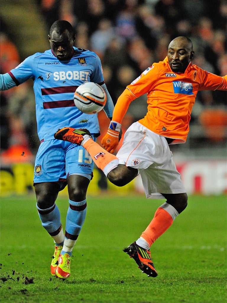 Blackpool's Lomana LuaLua shows his tricks to Abdoulaye Faye