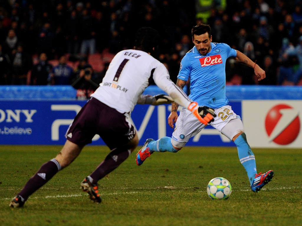 <b>Petr Cech</b><br/>

Eager to impose himself behind an unfamiliar defensive pairing. Made superb early save from Cavani but was given little help from defenders for any of Napoli's goals. 7/10