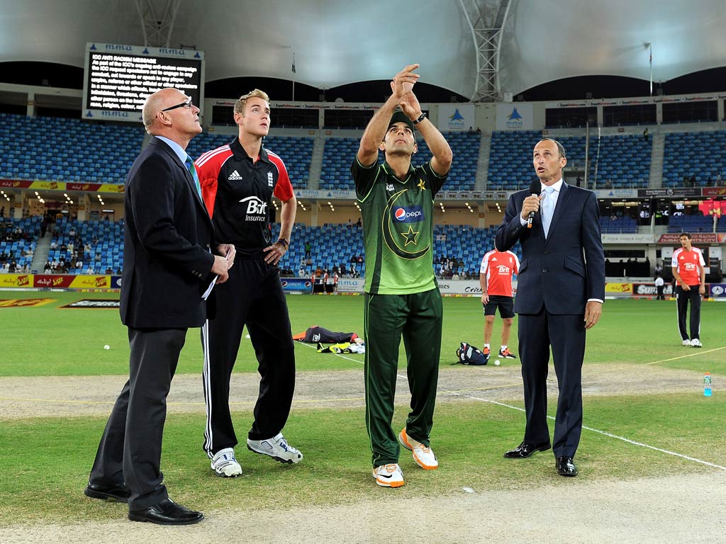 England take on Pakistan in the first Twenty20 match of the series