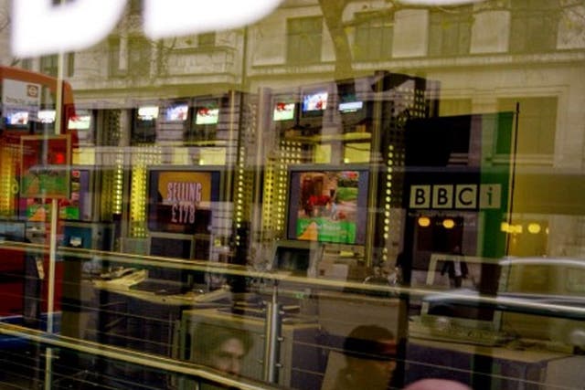 Cafe customers in new Broadcasting House building can gaze straight into newsroom