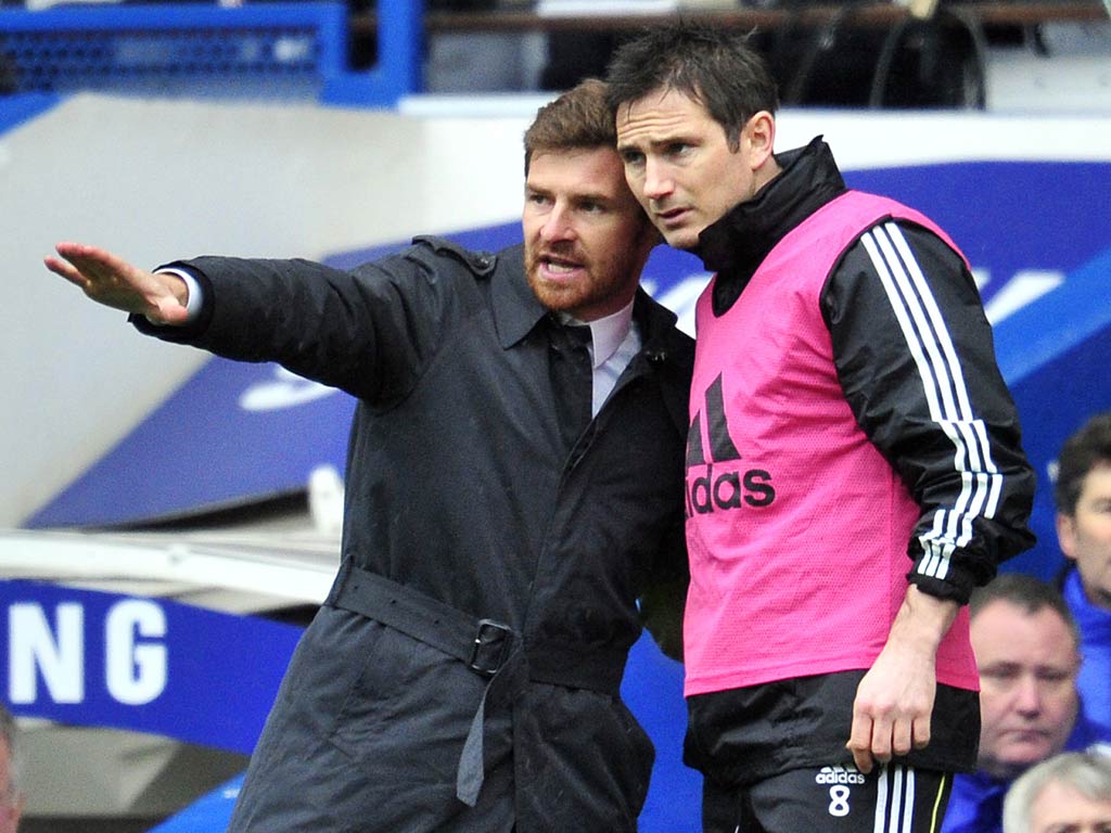 Andre Villas-Boas gives Frank Lampard instructions