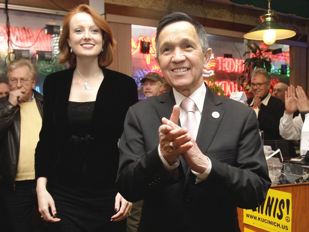 Dennis Kucinich greets supporters with his wife, Elizabeth, in Cleveland