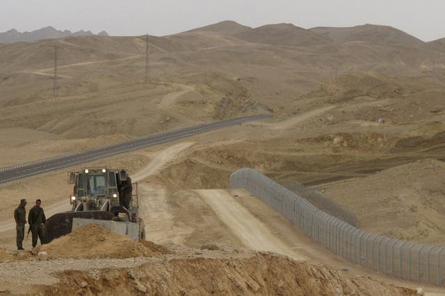 Israel is building a fence to stop migrants crossing from Egypt