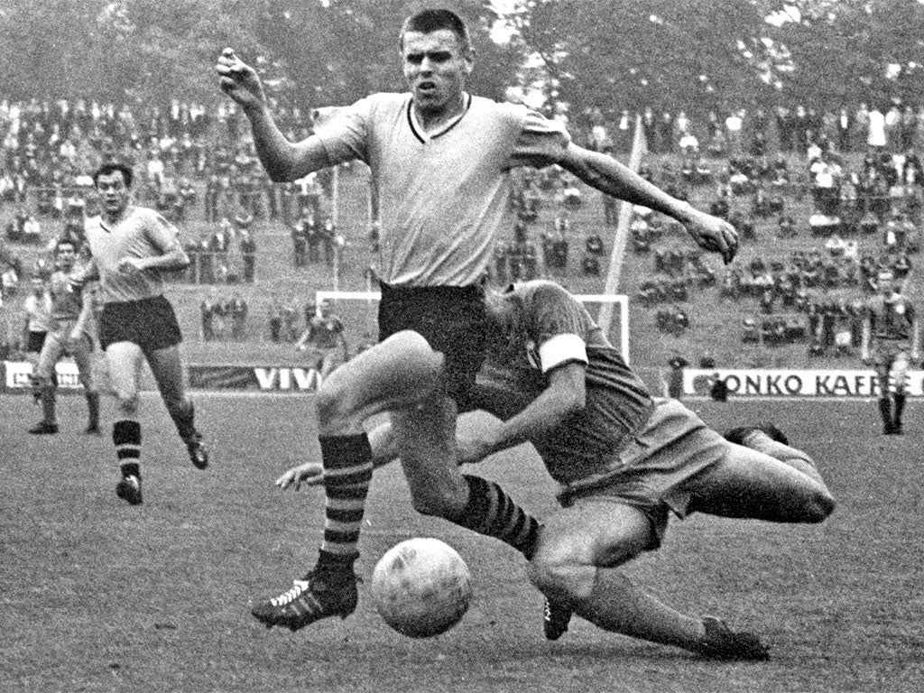 Konietzka playing for Borussia Dortmund in 1963