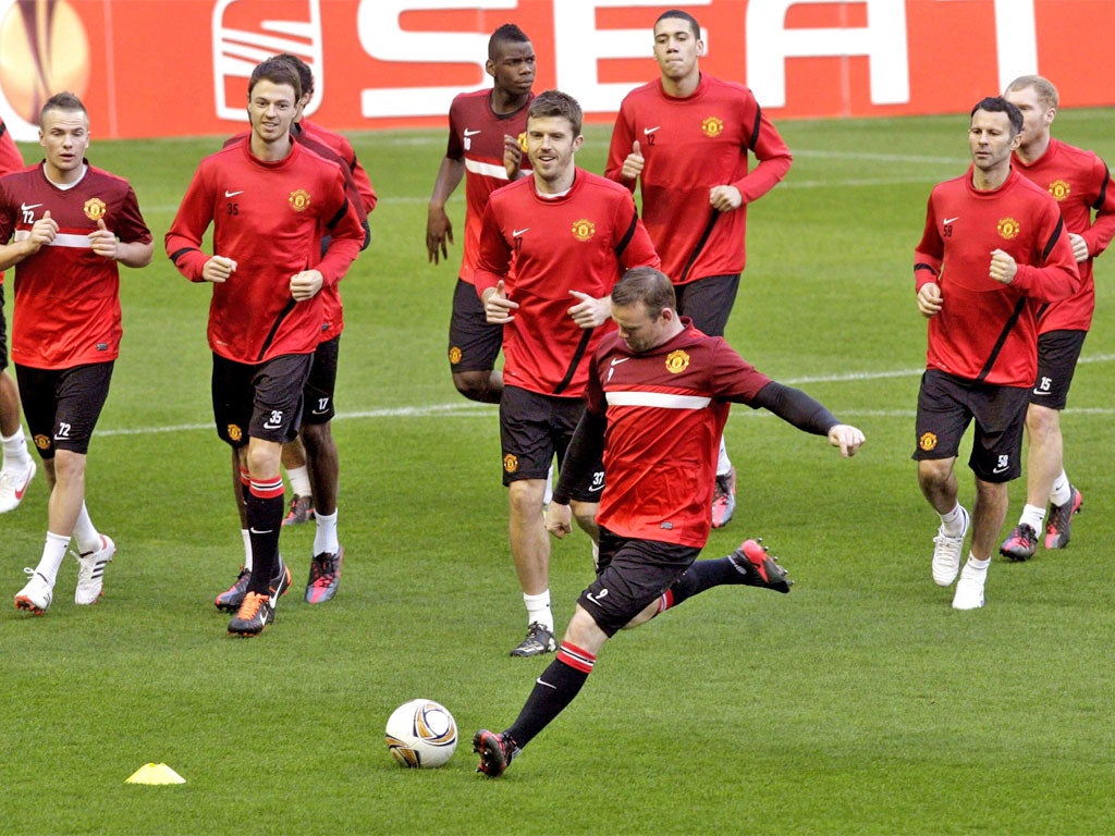 Wayne Rooney leads his Manchester United team-mates in training at San Mames yesterday