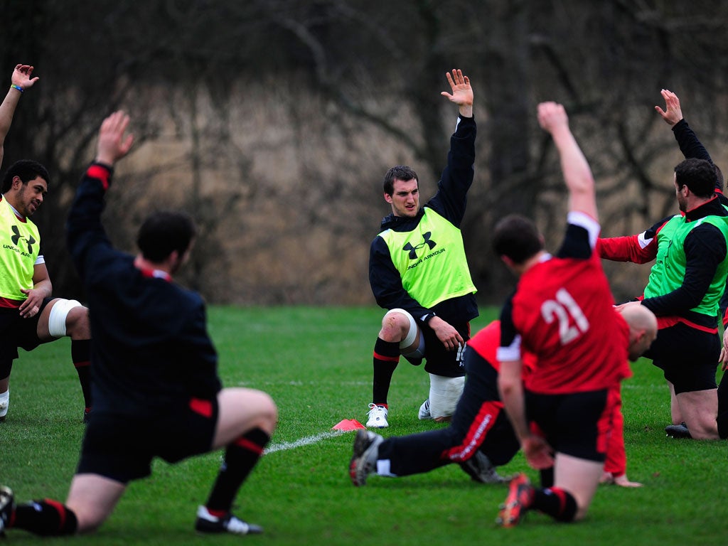 Sam Warburton (centre) trains with Wales at Vale Hotel in Cardiff yesterday
