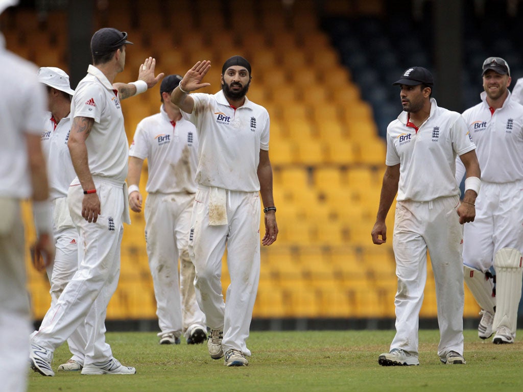 Monty Panesar (centre) celebrates one of his five wickets in Colombo