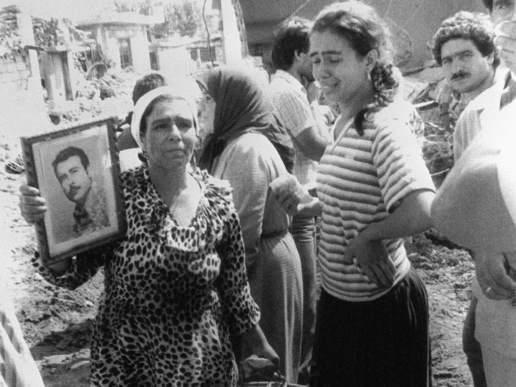 A Palestinian woman and her daughter mourn the death of her husband after the Sabra massacre in 1982