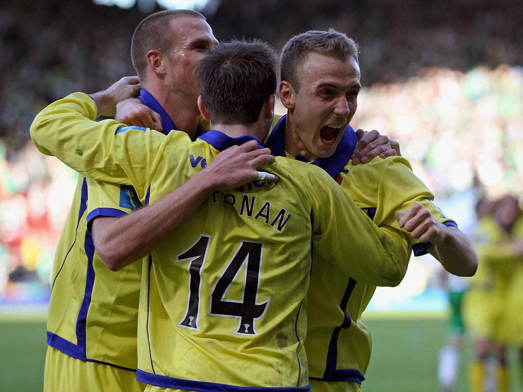 Liam Kelly of Kilmarnock celebrates with Paul Hieffernan after beating Celtic 1-0