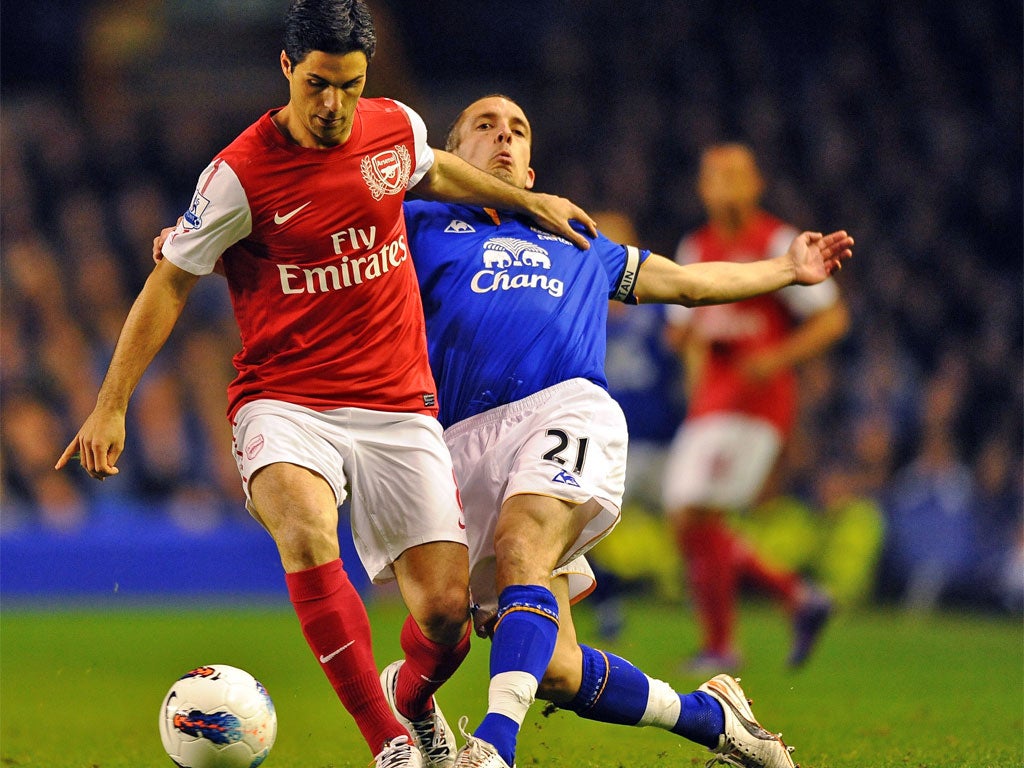 Arsenal's ex-Everton midfielder Mikel Arteta checks Leon Osman