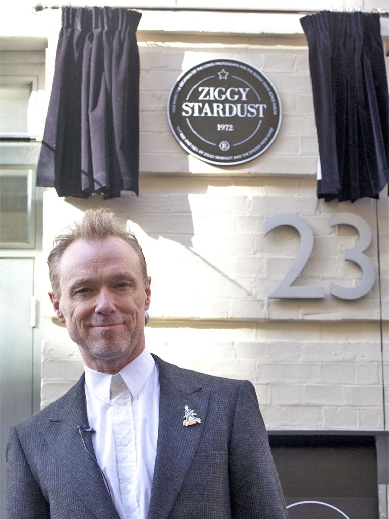 Gary Kemp unveils The Crown Estate's commemorative plaque to David Bowie's iconic creation