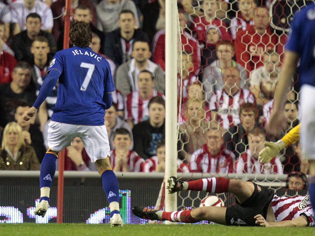 Nikica Jelavic fires in against Sunderland in the quarter-finals of the FA Cup