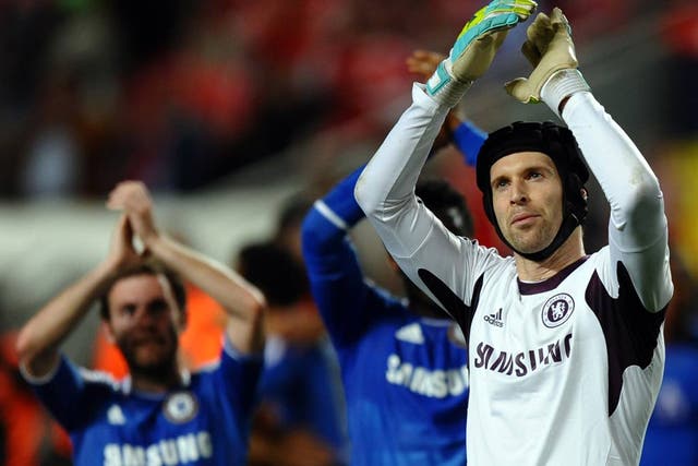 <b>Petr Cech:</b> Assured presence and looked confident, didn't make a single save in the first half. Well supported by David Luiz and John Terry. Showed safe hands to keep out Benfica after the break. 7/10