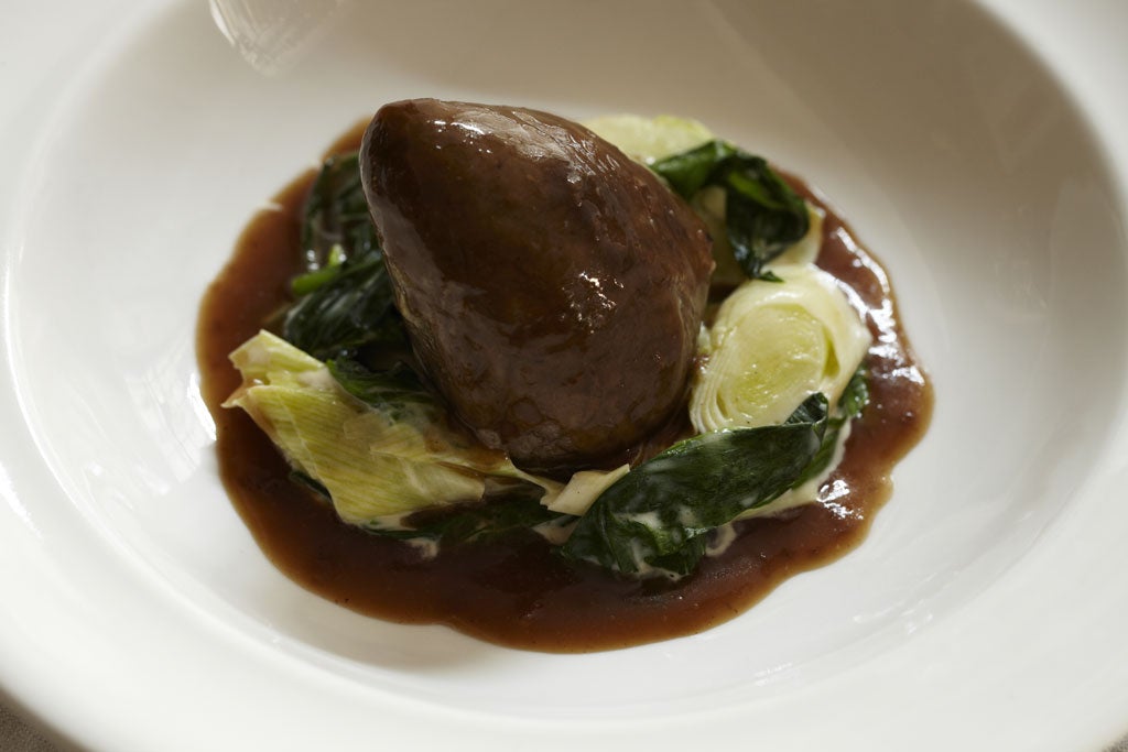 Braised hearts with creamed leeks and wild garlic