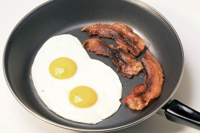 Bacon and eggs: 338 calories