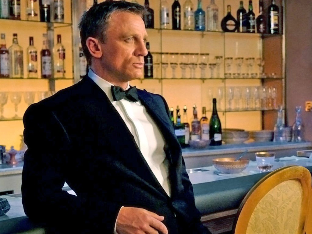 Licence to swill: Daniel Craig's Bond will cut back on martinis in favour of Heineken