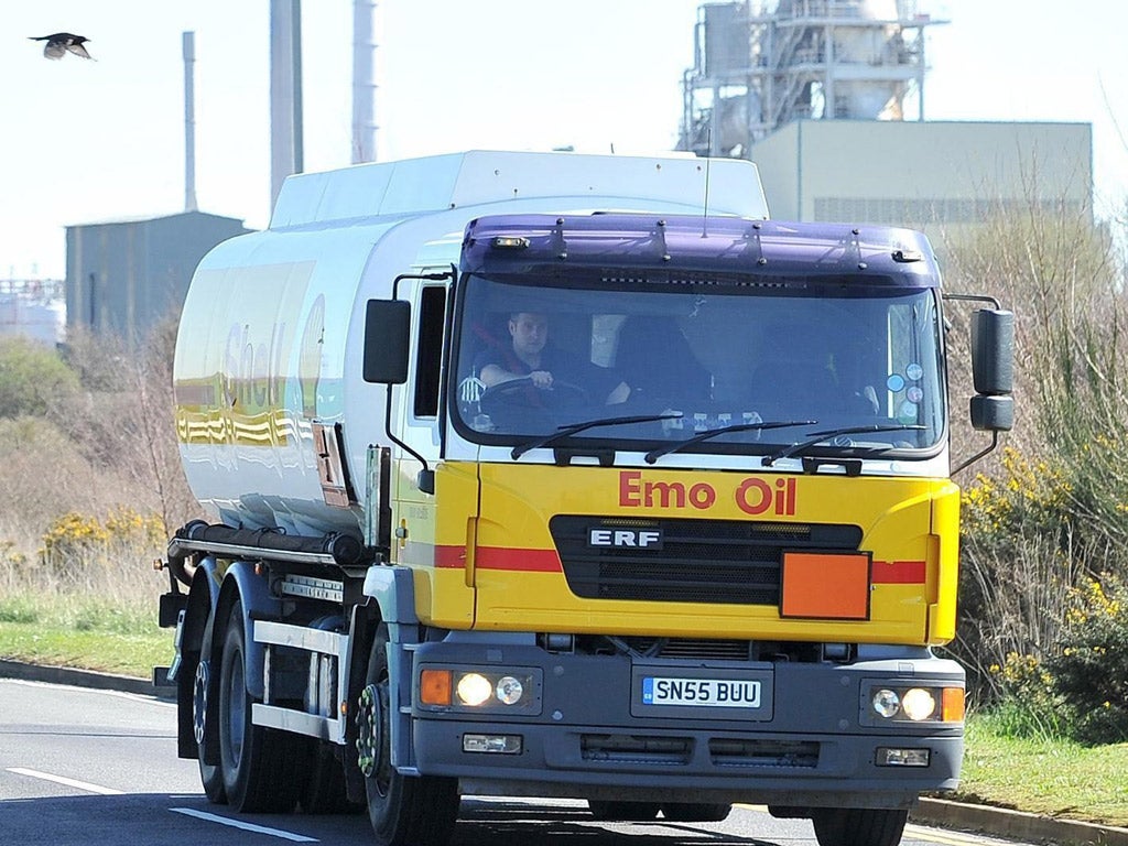 Talks aimed at resolving the fuel tanker drivers dispute and head off the threat of strikes will be held today