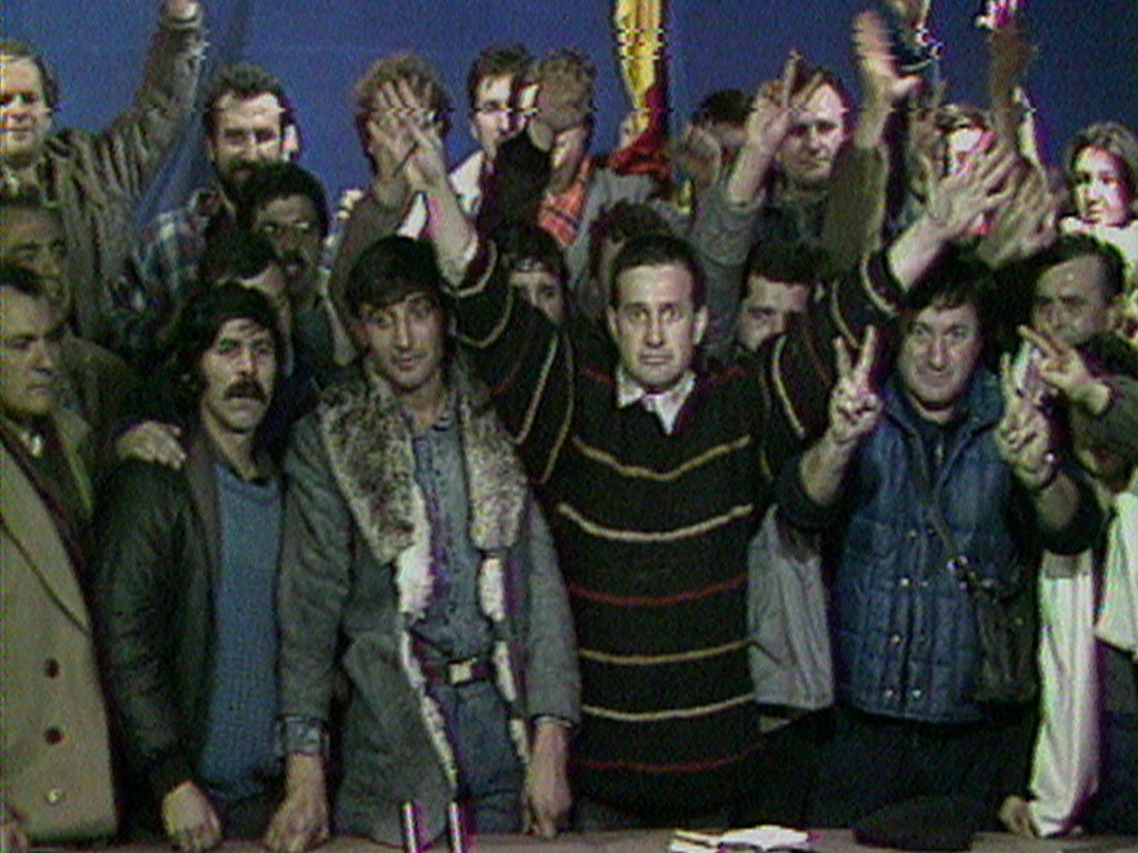 <b>Harun Farocki & Andrei Ujică</b><br/><i>Videograms of a Revolution</i>, 1992<br/>
104 min