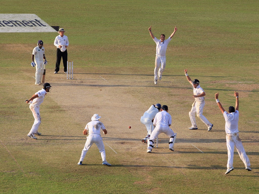 Swann celebrates taking the wicket of Suraj Randiv