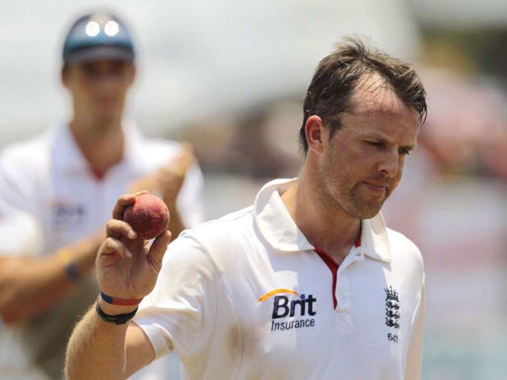 Graeme Swann acknowledges the crowd after completing six wickets