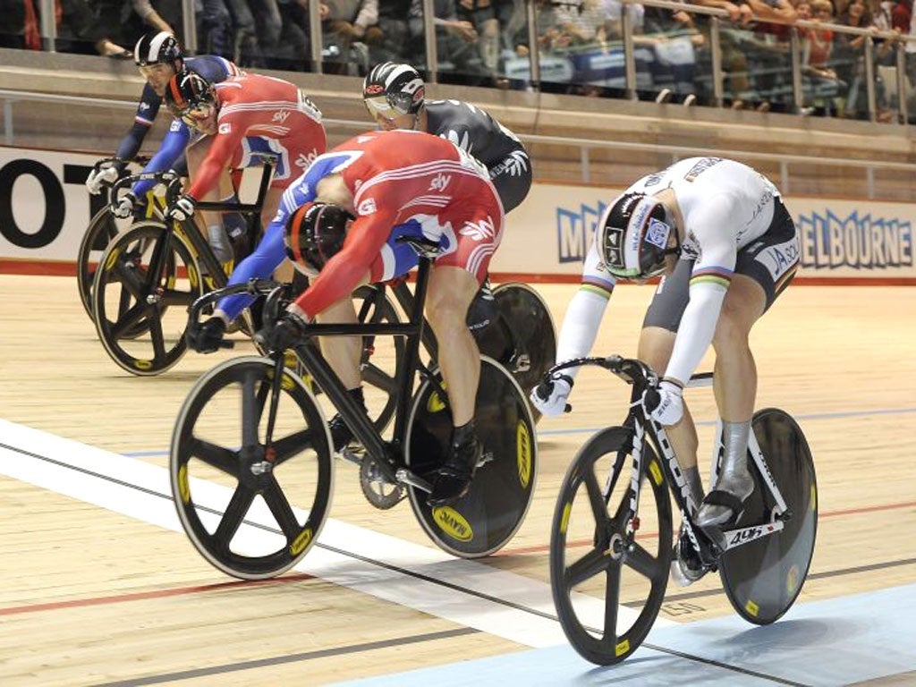 Chris Hoy crosses the line ahead of Germany’s Max
Levy to win the keirin