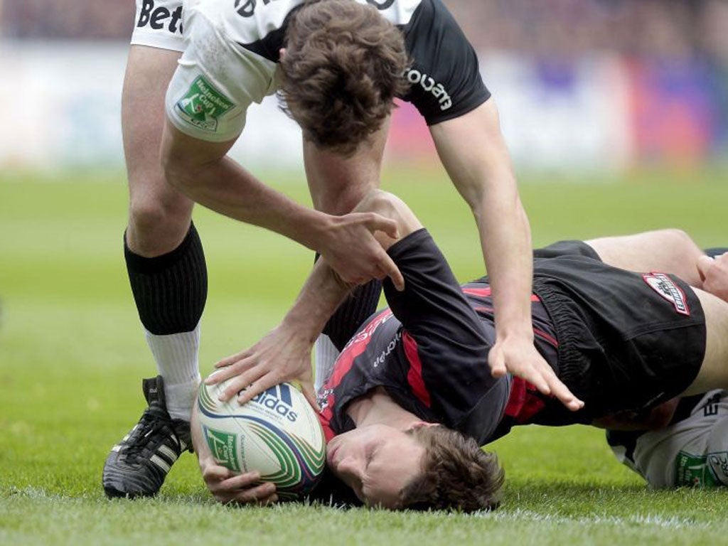 Mike Blair performs minor contortionism to score Edinburgh’s try