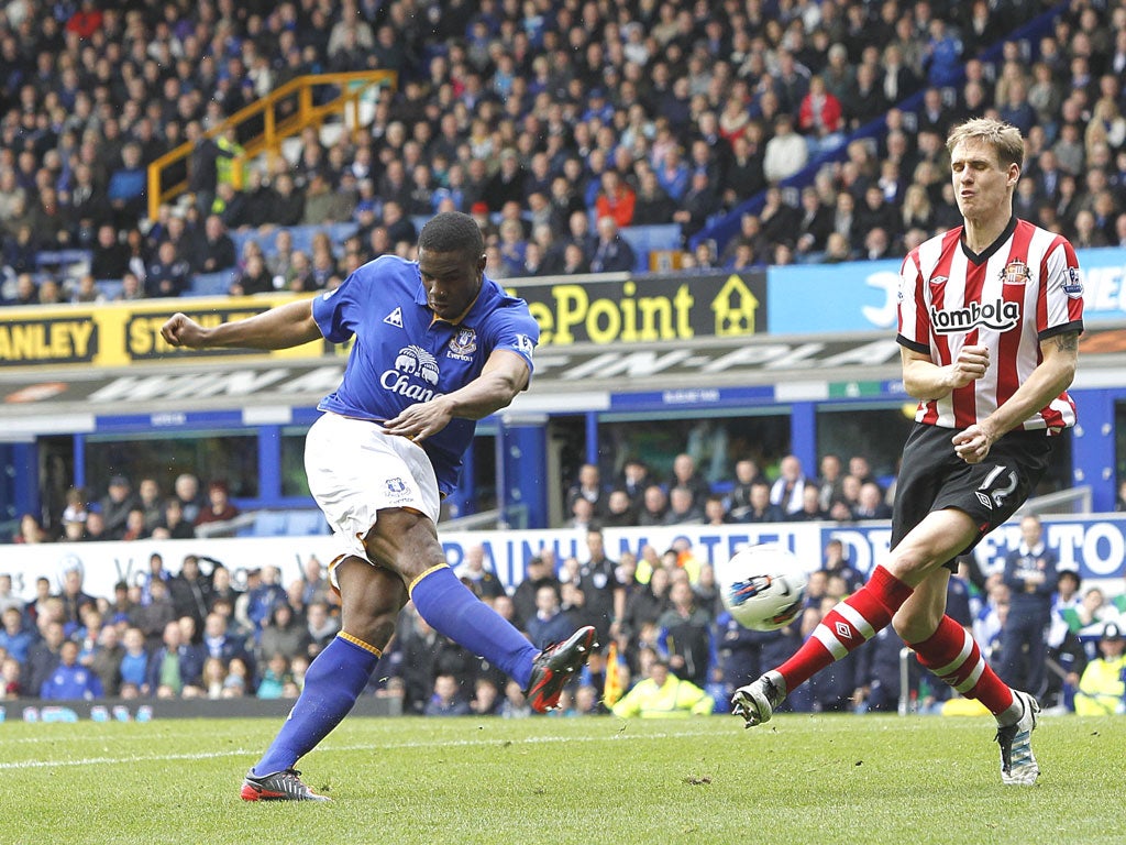 Victor Anichebe scores Everton’s fourth goal against
Sunderland