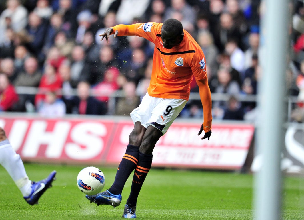 <b> Swansea 0-2 Newcastle</b><br/> 
Newcastle's Papiss Cissé scores his second of the game with a fantastically skillful chip as Newcastle were comfortable winners in Wales. The Senegalese striker now has an incredible nine goals in his last eight games as the Magpies late push for a top-four finish gathers momentum.