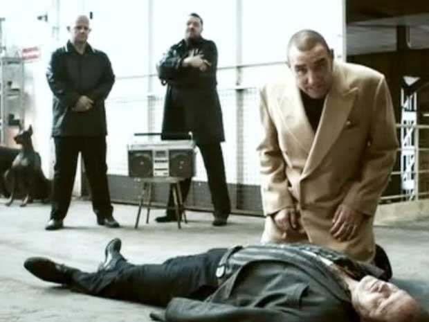 An ad featuring actor Vinnie Jones carrying out CPR has been cleared